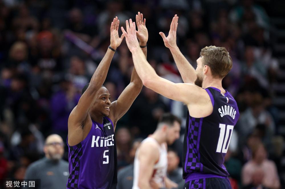 在接受采访 在接受采访